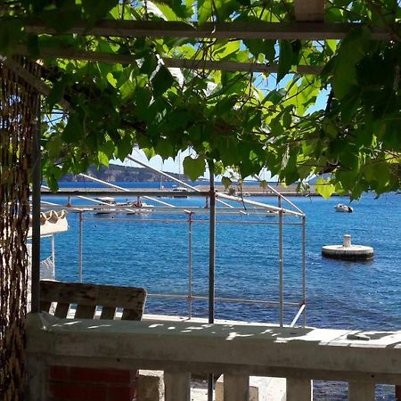 Anka'S Beach Комижа Экстерьер фото