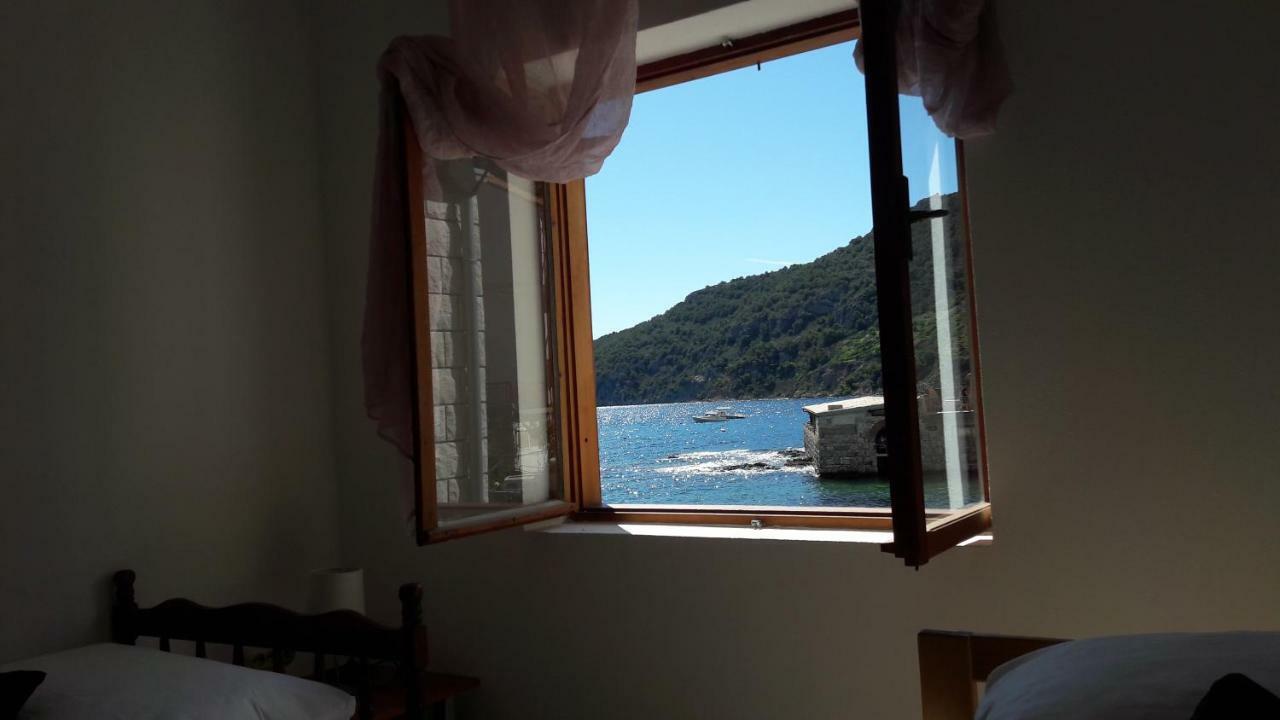 Anka'S Beach Комижа Экстерьер фото